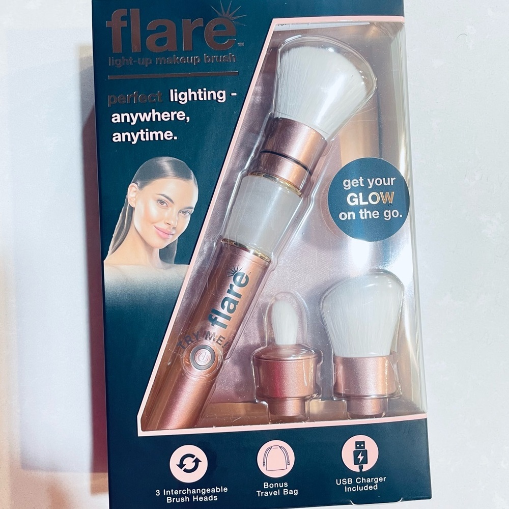 Flare light-up makeup brushes many removable head brushes perfect lighting NWOT